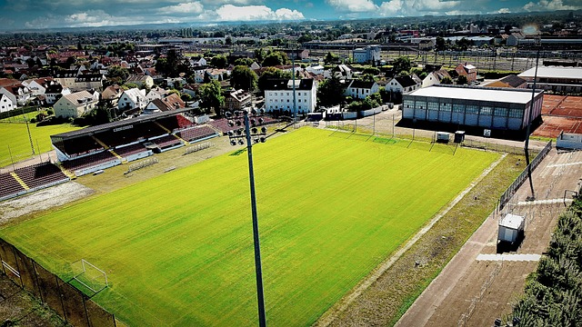 曼联票价引发球迷不满后公开售票，才将比赛门票售罄.